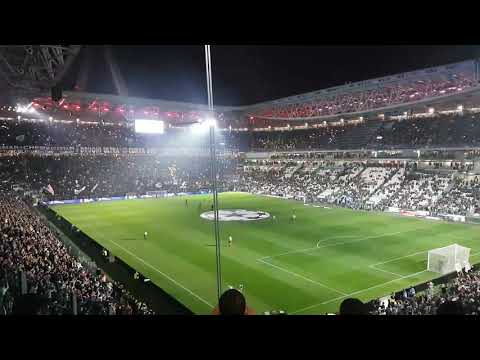 Juventus players presentation with Sporting Clube de Portugal fans responding