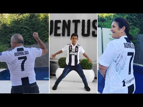 Cristiano Ronaldo with fiancée Georgina and family in t-shirts of Juventus